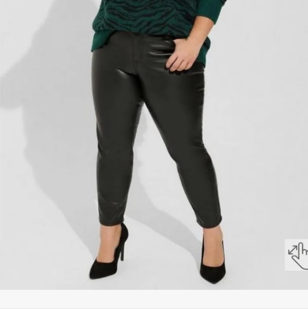 TORRID PREMIUM FAUX PERFECT SKINNY MID RISE PLUS SIZE 26 VERY BLACK NWOT